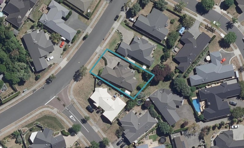19 St James Drive, Huntington, Hamilton - Carousel 1