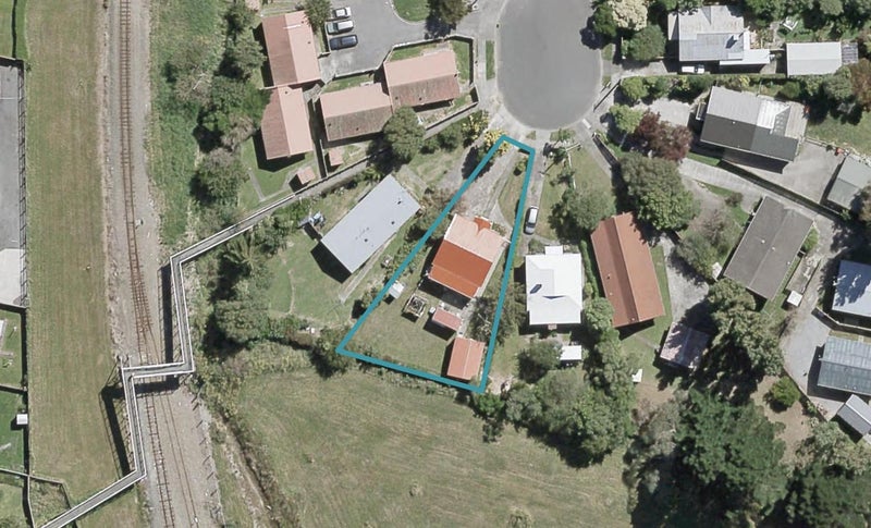 1 Awamutu Grove, Waiwhetu, Lower Hutt - Carousel 1