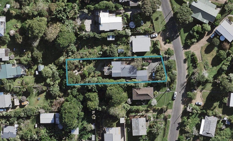 9 Puriri Road, Oneroa, Waiheke Island - Carousel 1