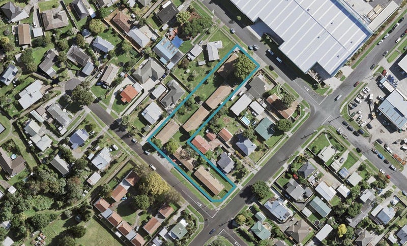 15 Waiari Road, Conifer Grove, Takanini - Carousel 1