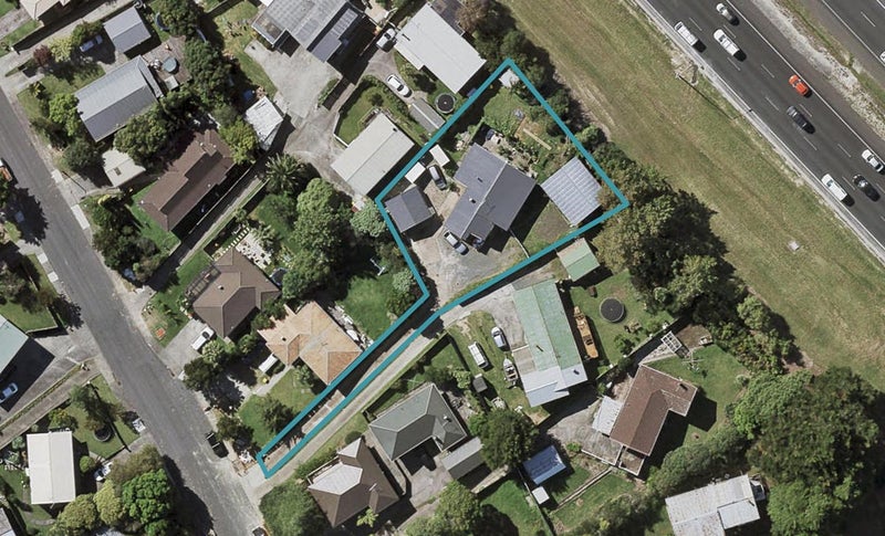 71 Totaravale Drive, Totara Vale, Auckland - Carousel 1