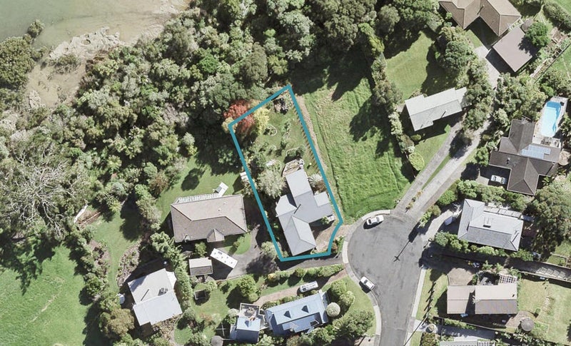 22 Valerie Crescent, Okura, Albany - Carousel 1