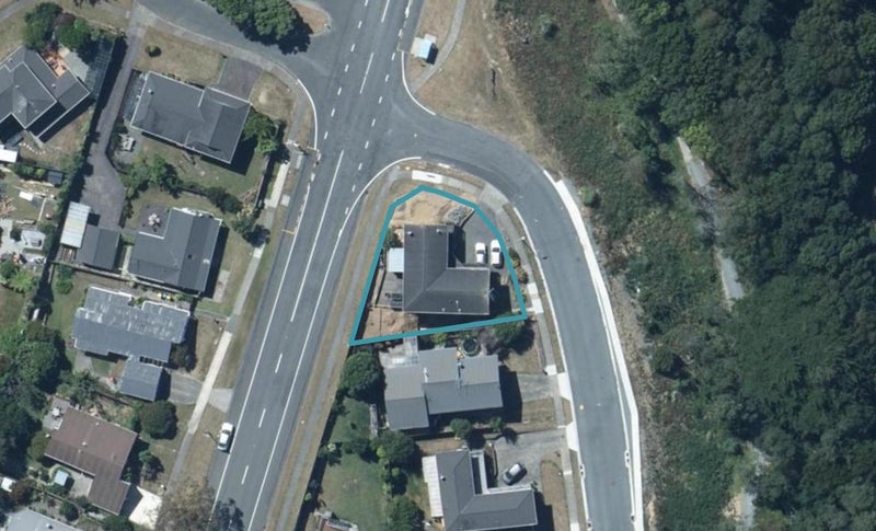 2 Albatross Close, Whitby, Porirua - Carousel 1