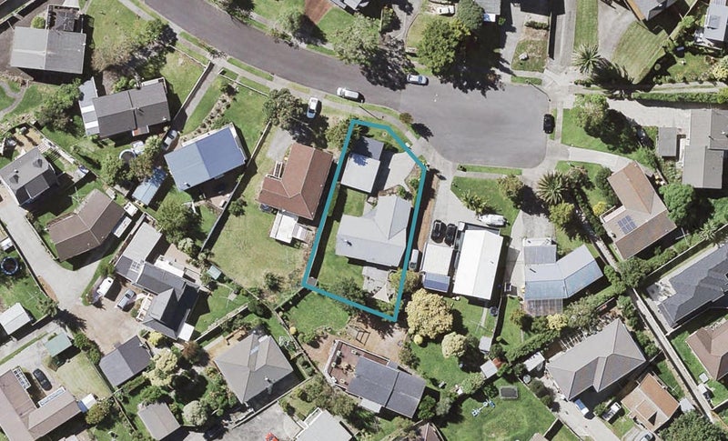 21 Malvina Place, Bucklands Beach, Auckland - Carousel 1