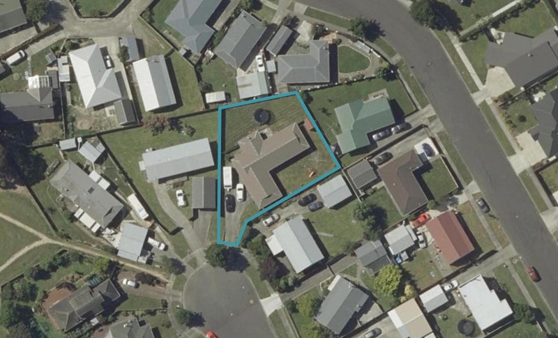 11 Gladys Place, Kelvin Grove, Palmerston North - Carousel 1