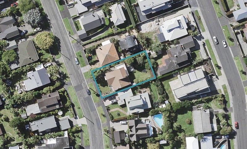 6 Merani Street, Narrow Neck, Auckland - Carousel 1