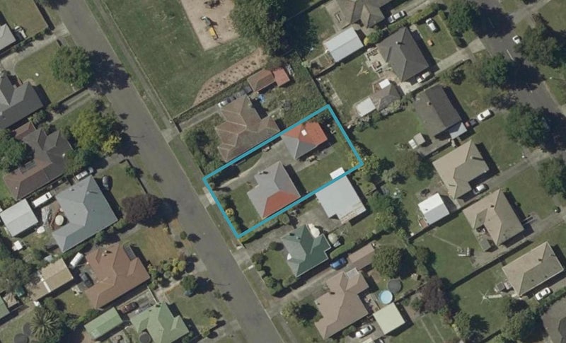 11 Gloucester Street, Takaro, Palmerston North - Carousel 1