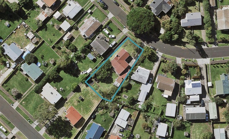 21 Taratoa Street, Point England, Auckland - Carousel 1