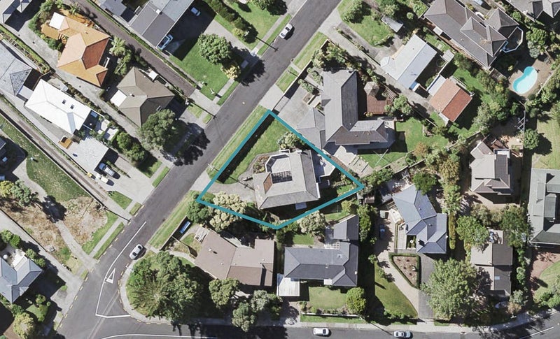 39 Parkhill Road, Mellons Bay, Auckland - Carousel 1