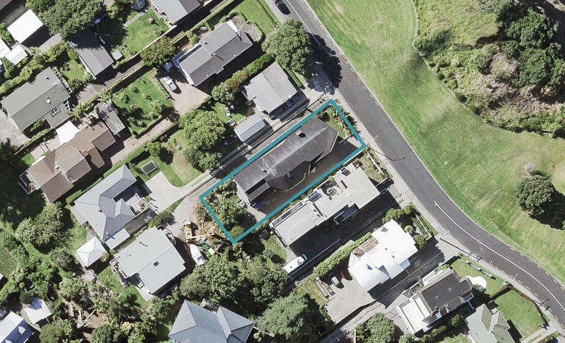 44 Marine Parade, Mellons Bay, Auckland - Carousel 1
