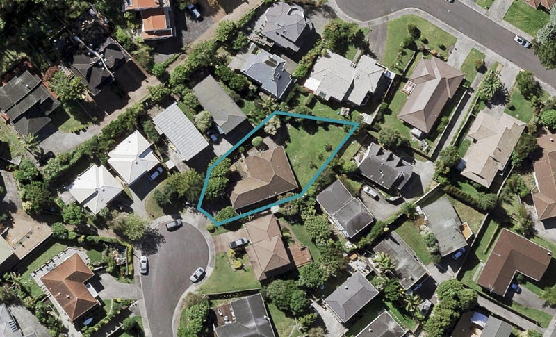 9 Strabo Place, Windsor Park, Auckland - Carousel 1