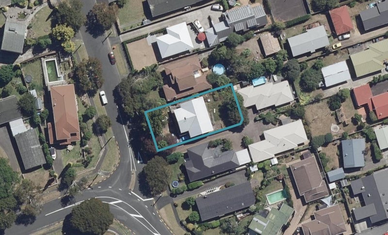 20 Queenwood Avenue, Queenwood, Hamilton - Carousel 1