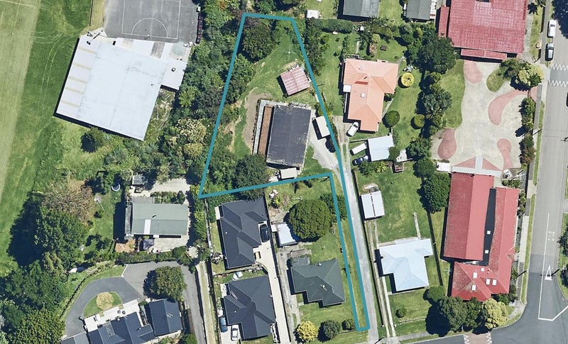 9 Sutherland Road, Brookfield, Tauranga - Carousel 1