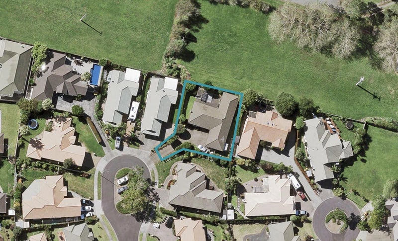 15 Arrathorne Place, Northpark, Auckland - Carousel 1