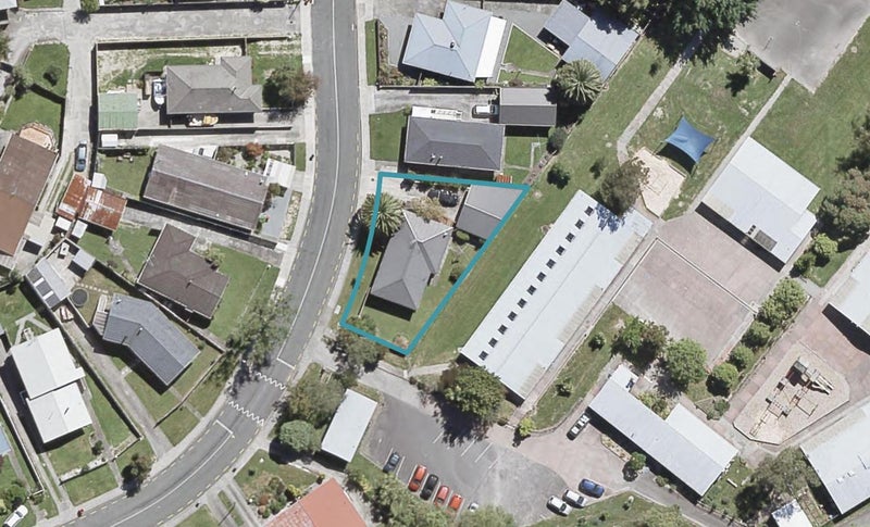 40 Hillside Drive, Maoribank, Upper Hutt - Carousel 1