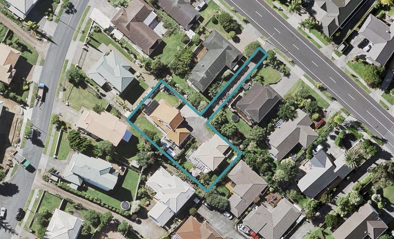 2/17 Nicholas Road, Somerville, Manukau - Carousel 1