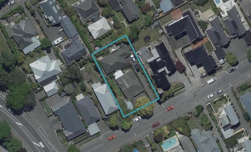 2/11 Aikmans Road, Merivale, Christchurch - Carousel 1