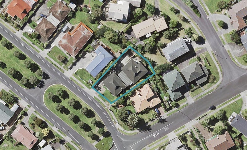 1/64 Highland Park Drive, Highland Park, Auckland - Carousel 1