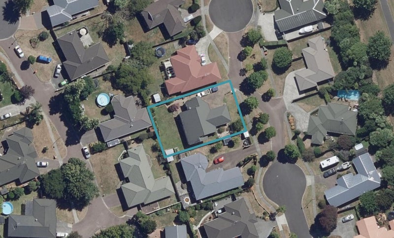 19 Bouverie Crescent, Flagstaff, Hamilton - Carousel 1
