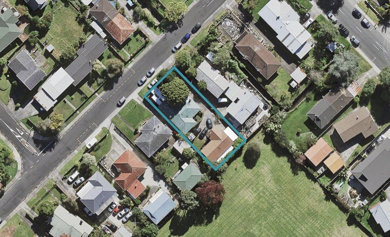 2/8 Lingfield Street, Glenfield, Auckland - Carousel 1