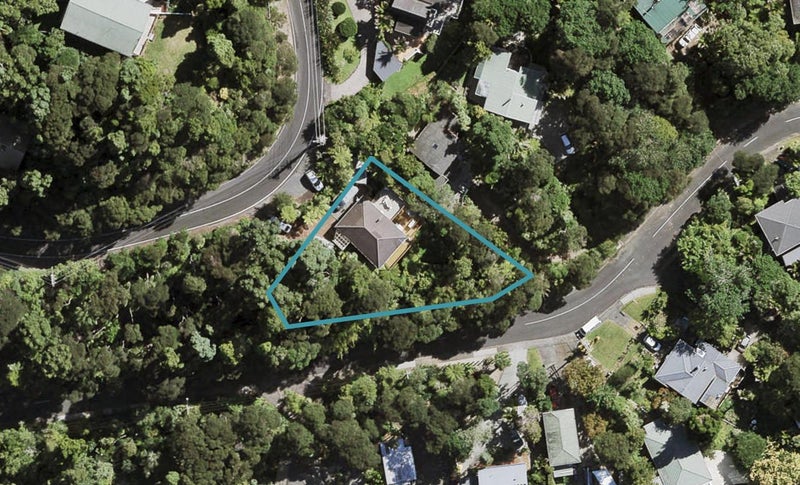 1 Takahe Road, Titirangi, Auckland - Carousel 1
