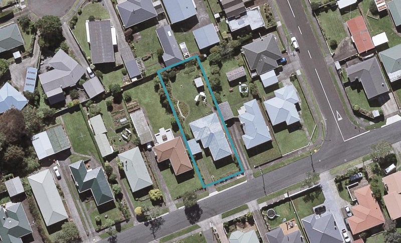 11 Turakina Street, Merrilands, New Plymouth - Carousel 1