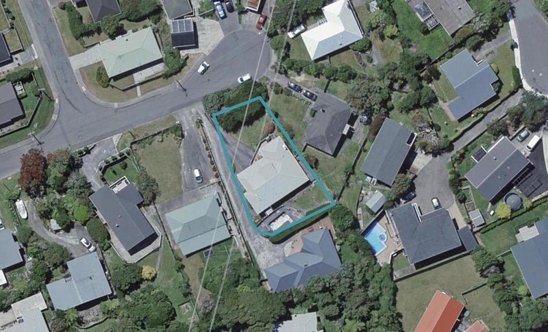 15 Kinapori Terrace, Newlands, Wellington - Carousel 1