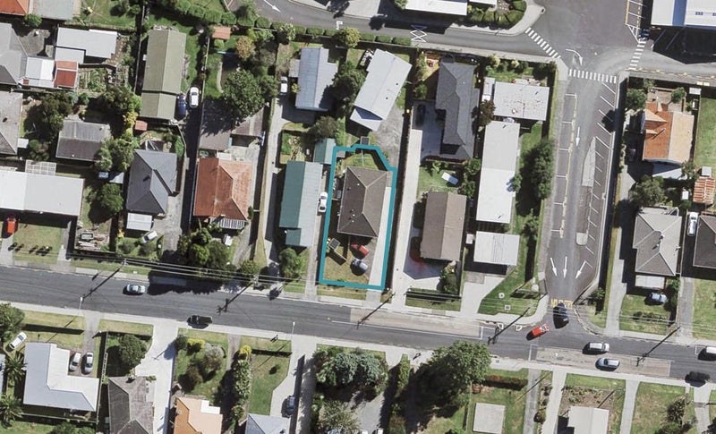 10 Edwards Avenue, Henderson, Auckland - Carousel 1