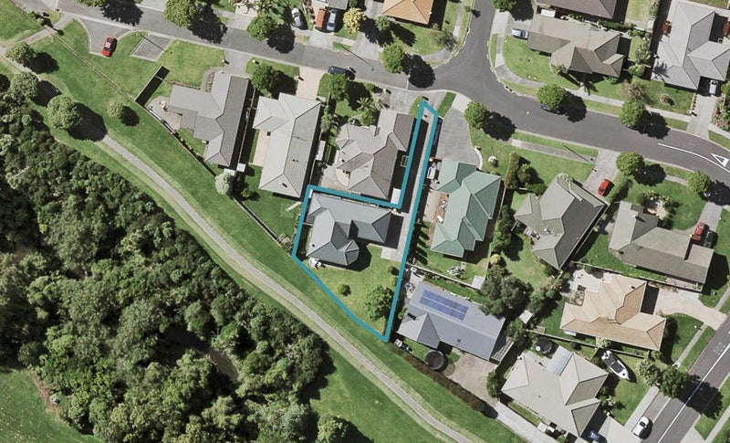 8 Morestead Avenue, Huntington Park, Auckland - Carousel 1