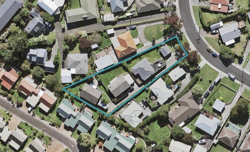 1/12 DUNCAN Avenue, Te Atatu South, Auckland - Carousel 1