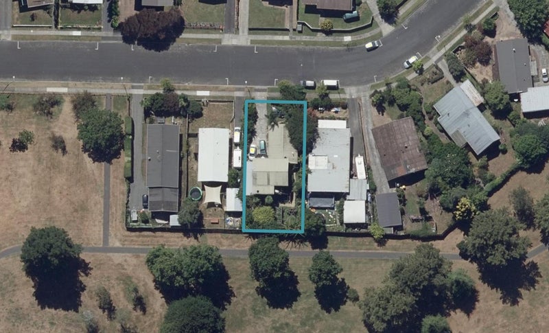 33 Hibiscus Avenue, Hamilton Lake, Hamilton - Carousel 1
