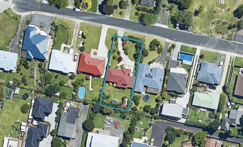 18 Rutherford Street, Otumoetai, Tauranga - Carousel 1