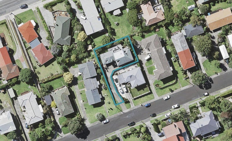 16A Westwell Road, Belmont, Auckland - Carousel 1