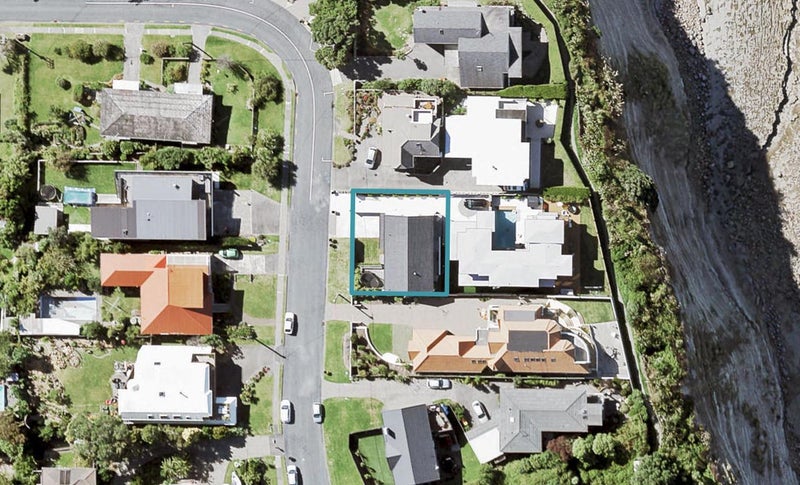131 Churchill Road, Rothesay Bay, Auckland - Carousel 1