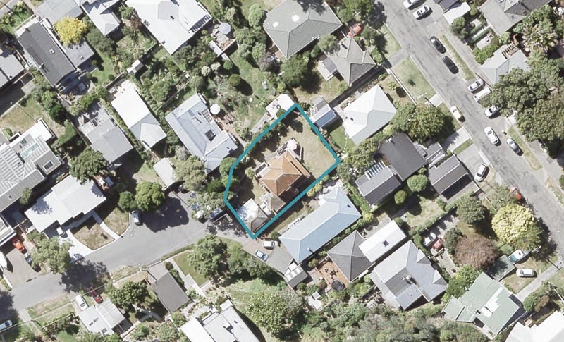 28 Tawa Street, Eastbourne, Lower Hutt - Carousel 1