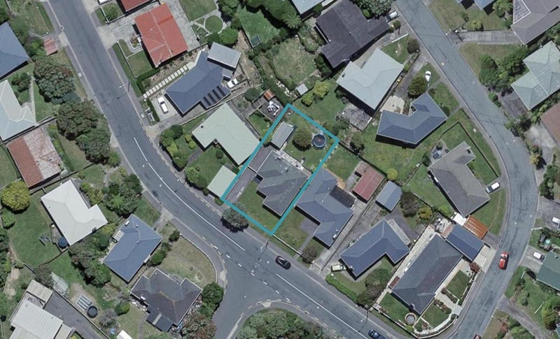 88 Kenmore Street, Newlands, Wellington - Carousel 1
