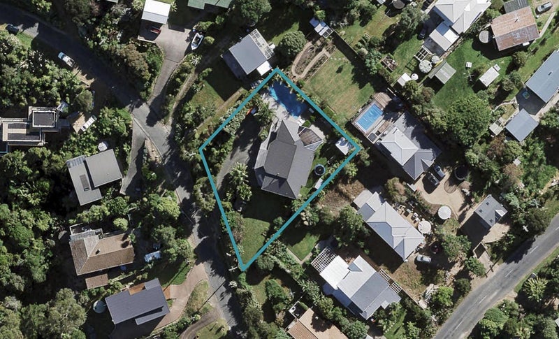 46 Karaka Road, Oneroa, Waiheke Island - Carousel 1