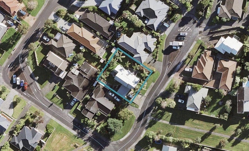 4 Bass Street, West Harbour, Auckland - Carousel 1