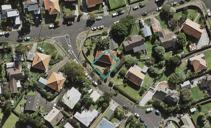 2B Wahanui Road, Greenlane, Auckland - Carousel 1