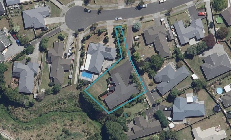 57 Tuirangi Street, Flagstaff, Hamilton - Carousel 1