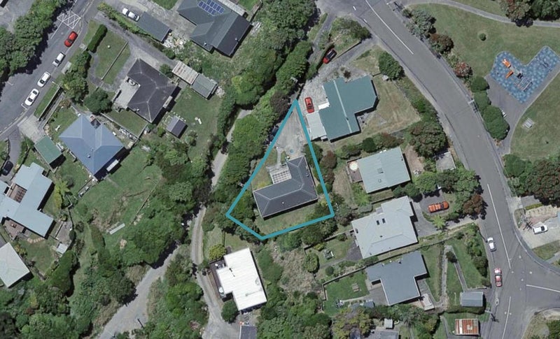 21 Wakely Road, Newlands, Wellington - Carousel 1