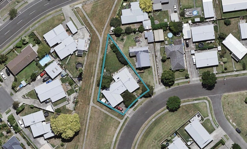 27 Duckworth Crescent, Greenmeadows, Napier - Carousel 1