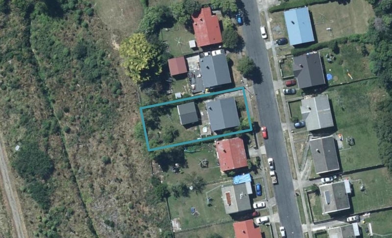 8 Waihora Crescent, Waitangirua, Porirua - Carousel 1
