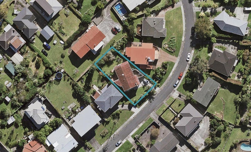 13 Martin Crescent, Northcote, Auckland - Carousel 1