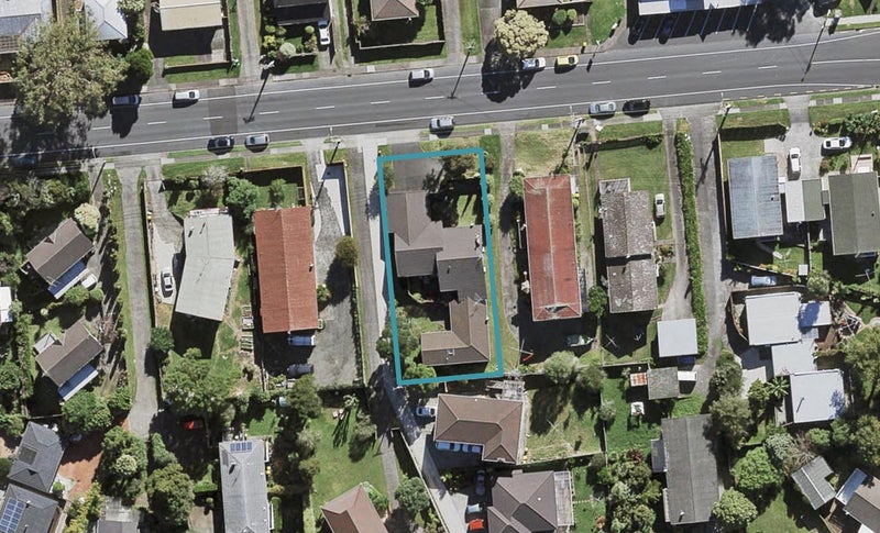 1/12 Manuka Road, Glenfield, Auckland - Carousel 1