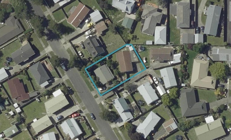 27 Suzanne Grove, Kelvin Grove, Palmerston North - Carousel 1