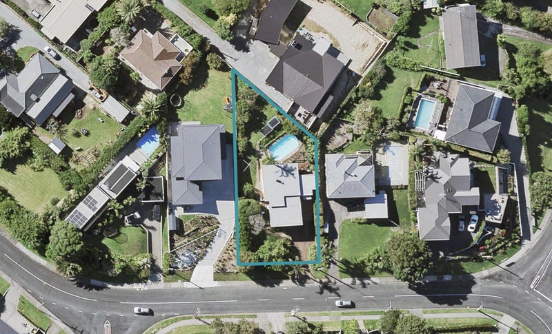 14 Churchill Road, Cockle Bay, Auckland - Carousel 1