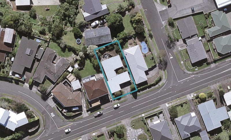 10 Cumberland Street, Merrilands, New Plymouth - Carousel 1