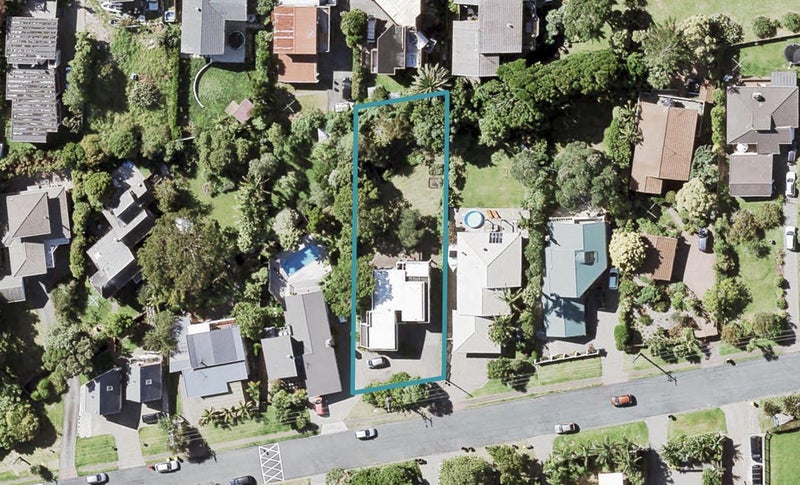 11 Sandown Road, Rothesay Bay, Auckland - Carousel 1