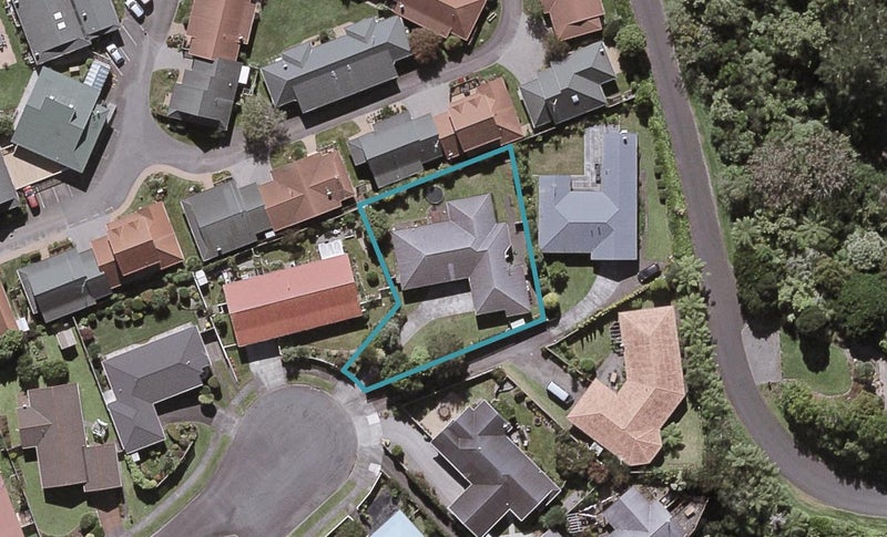 13 Boulevard Drive, Merrilands, New Plymouth - Carousel 1